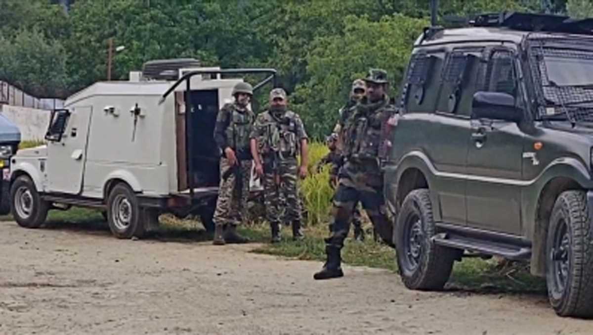 जम्मू-कश्मीर के कुपवाड़ा में घुसपैठ करने वाले दो आतंकवादी मारे गए